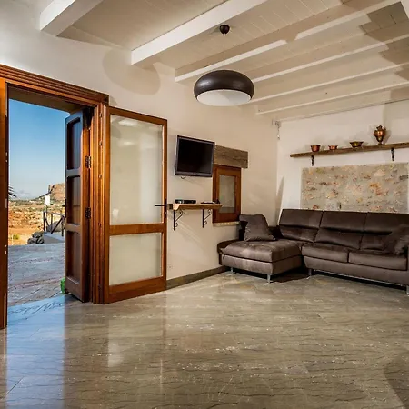 Villa In Sicily Near Guidaloca Bay