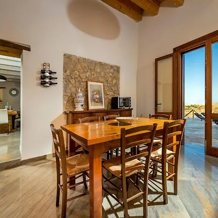 Villa In Sicily Near Guidaloca Bay