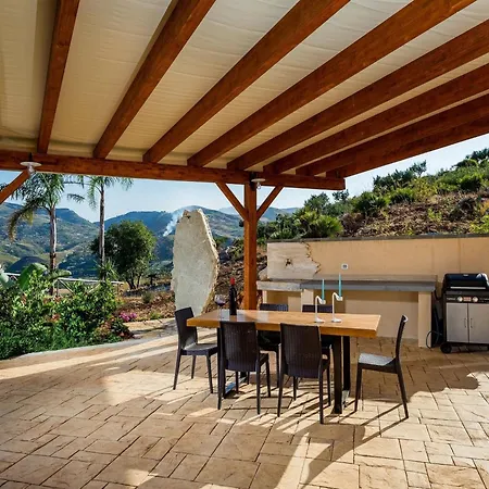 Villa In Sicily Near Guidaloca Bay