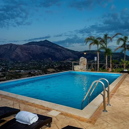 Villa In Sicily Near Guidaloca Bay *